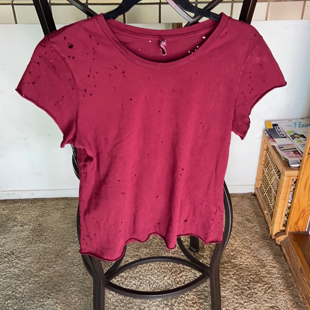Emma & Sam distressed tshirt M
